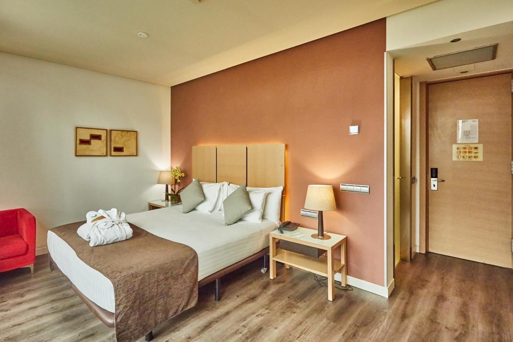 Hotel Silken Puerta Valenza Esterno foto