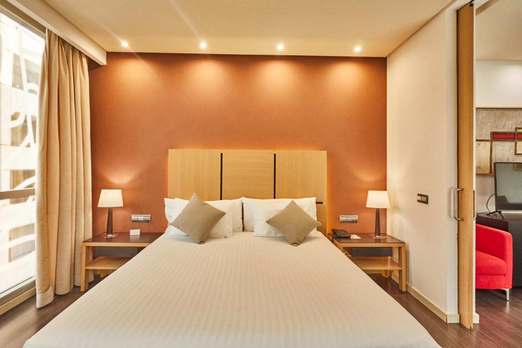 Hotel Silken Puerta Valenza Esterno foto