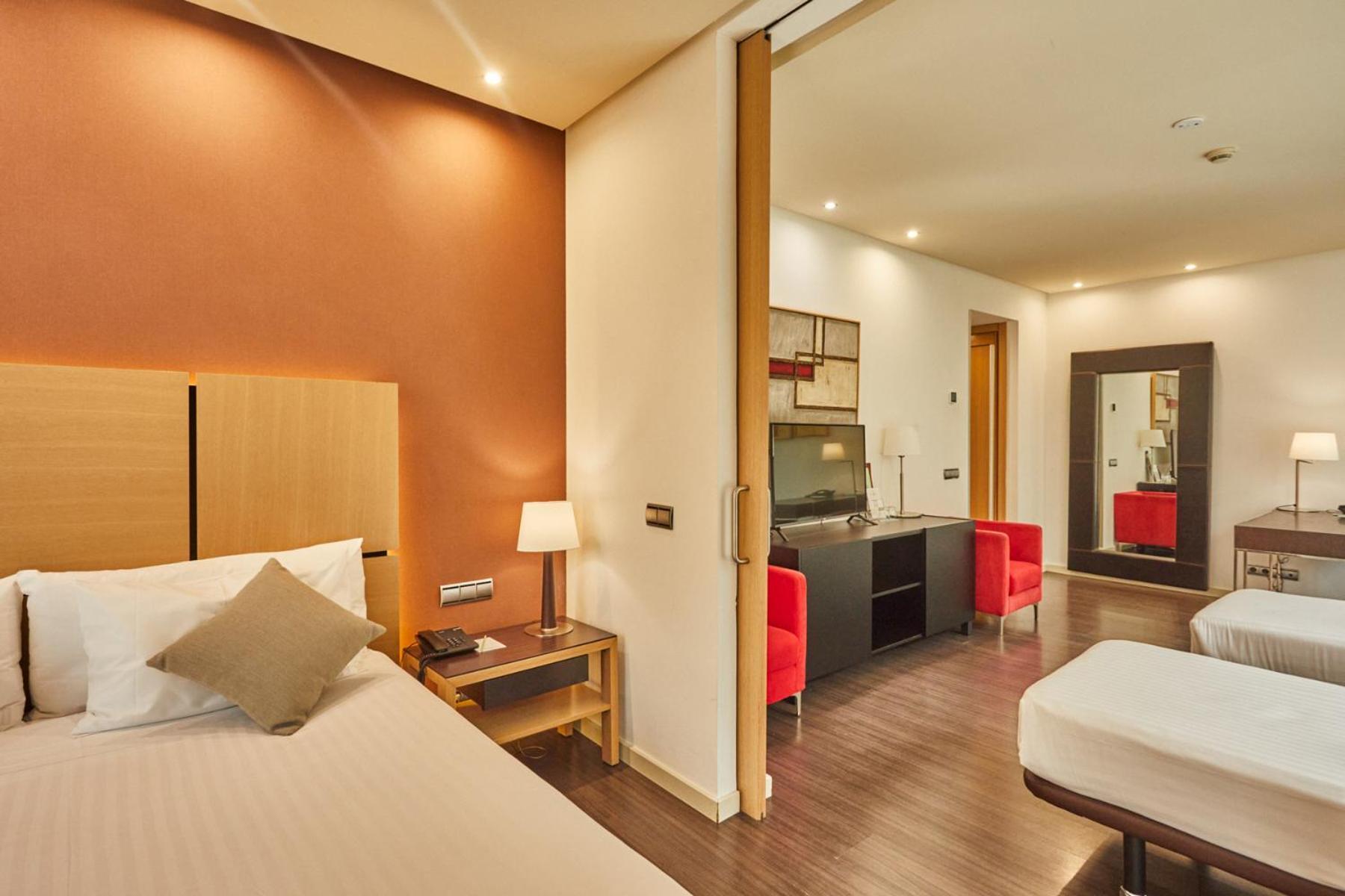Hotel Silken Puerta Valenza Esterno foto