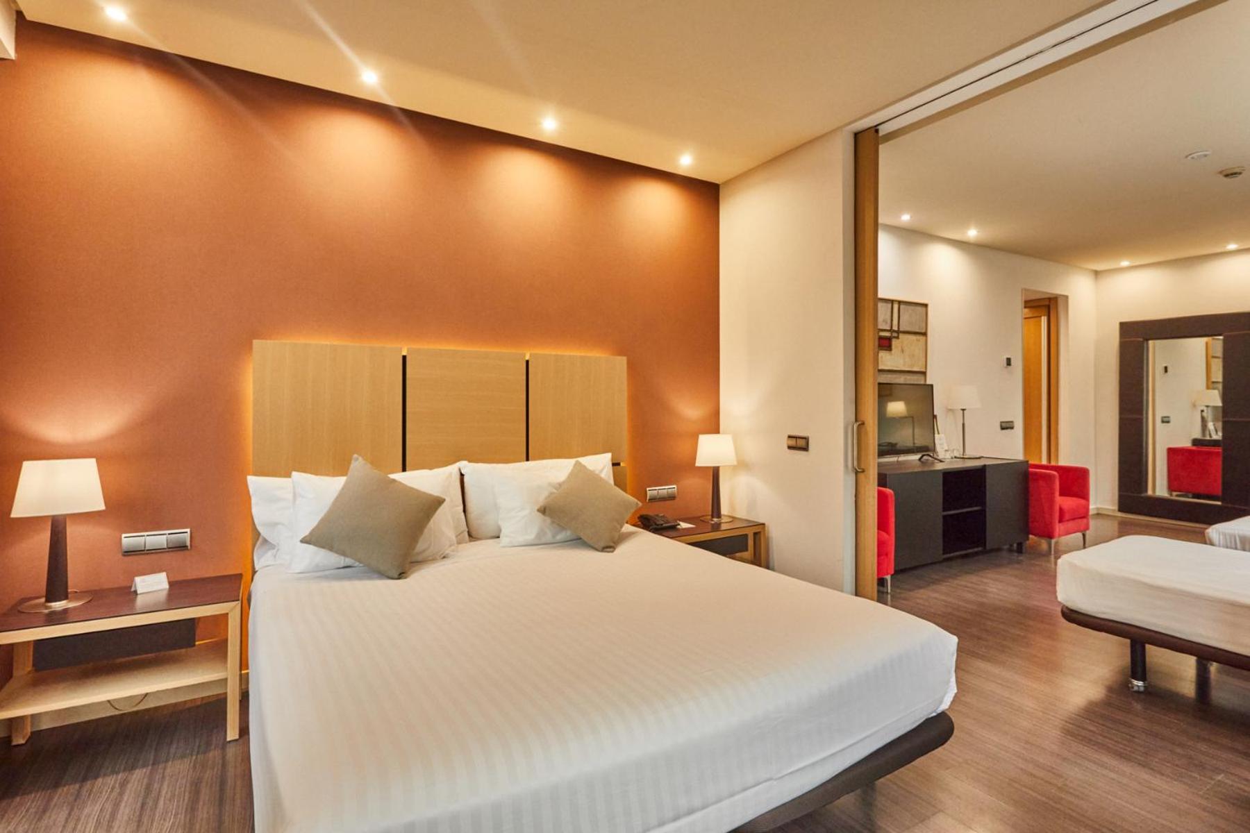 Hotel Silken Puerta Valenza Esterno foto