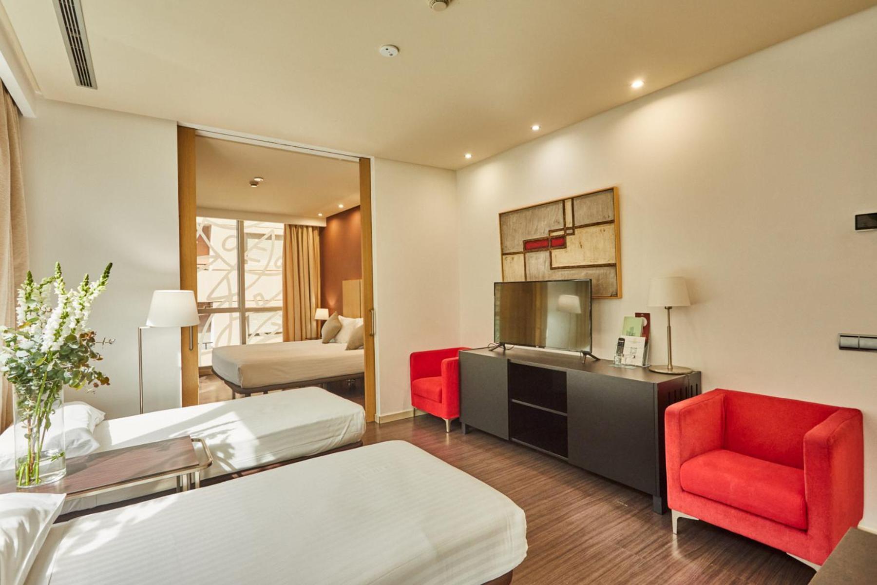 Hotel Silken Puerta Valenza Esterno foto