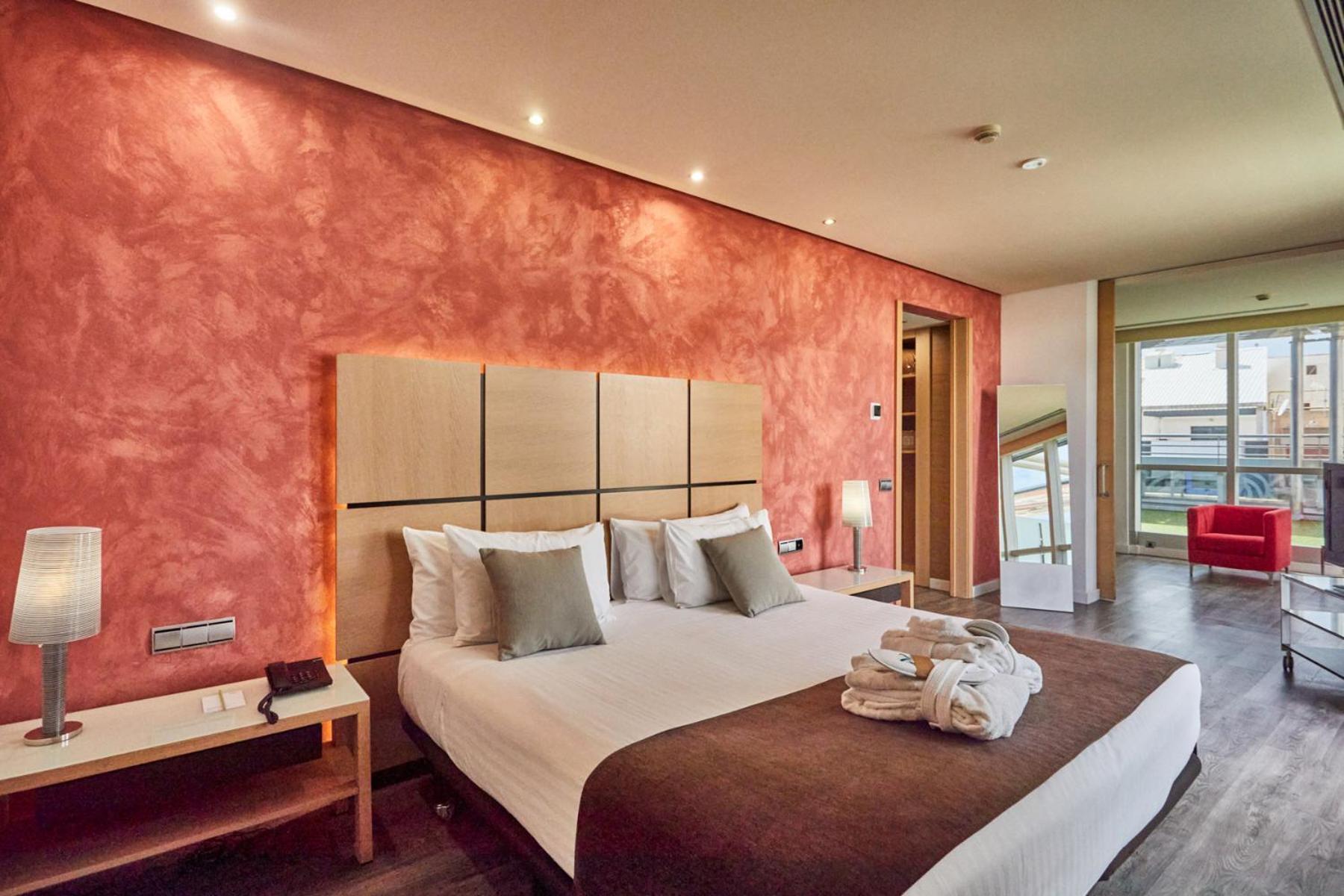 Hotel Silken Puerta Valenza Esterno foto