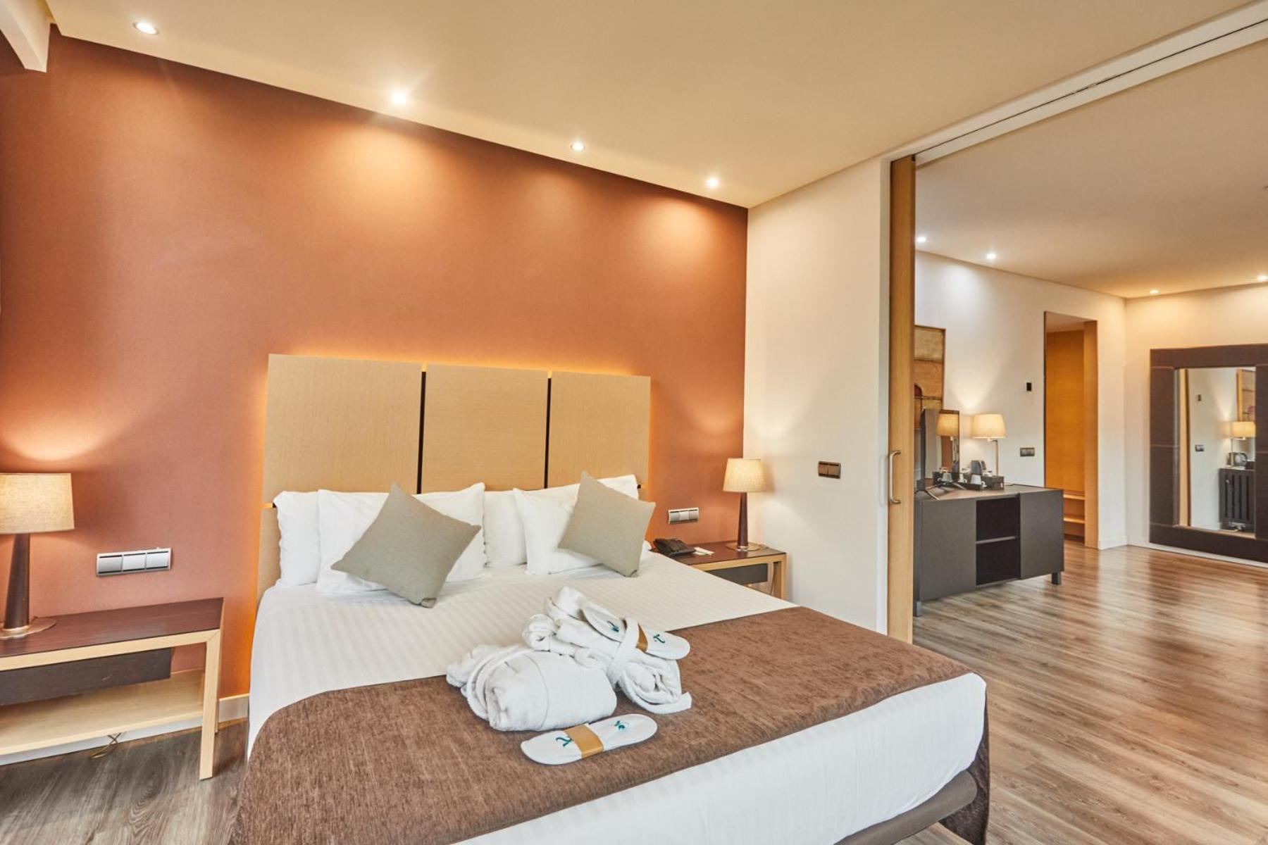 Hotel Silken Puerta Valenza Esterno foto