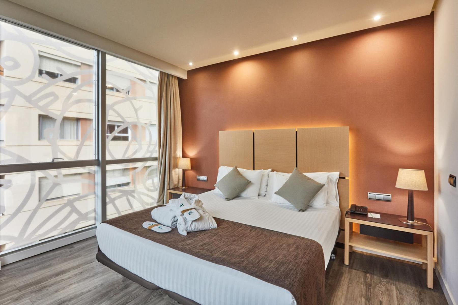 Hotel Silken Puerta Valenza Esterno foto