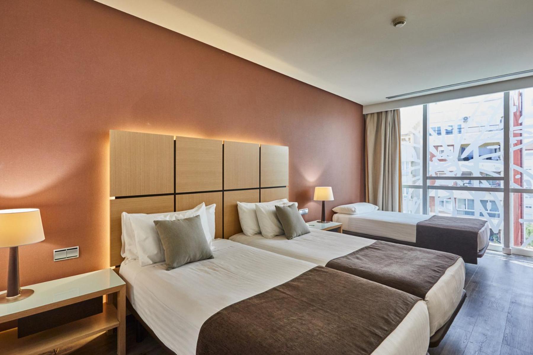 Hotel Silken Puerta Valenza Esterno foto