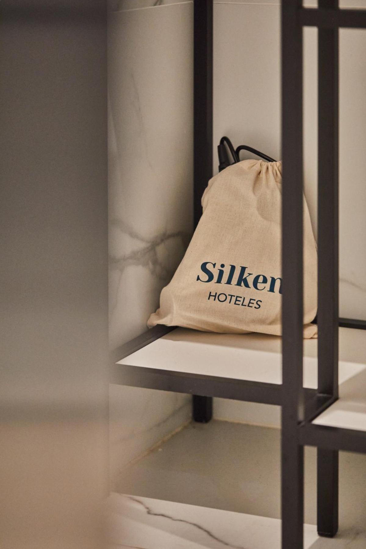 Hotel Silken Puerta Valenza Esterno foto