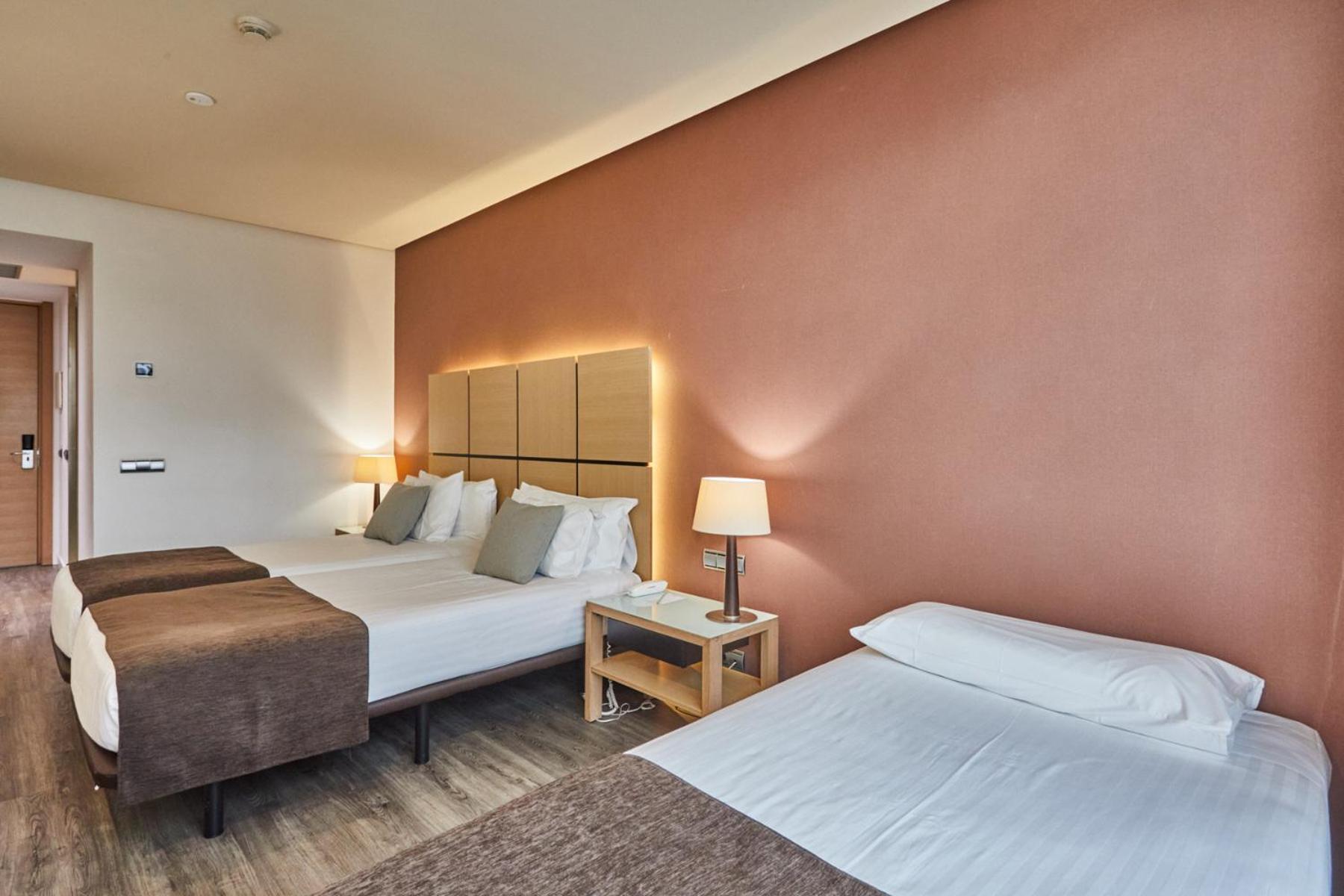 Hotel Silken Puerta Valenza Esterno foto