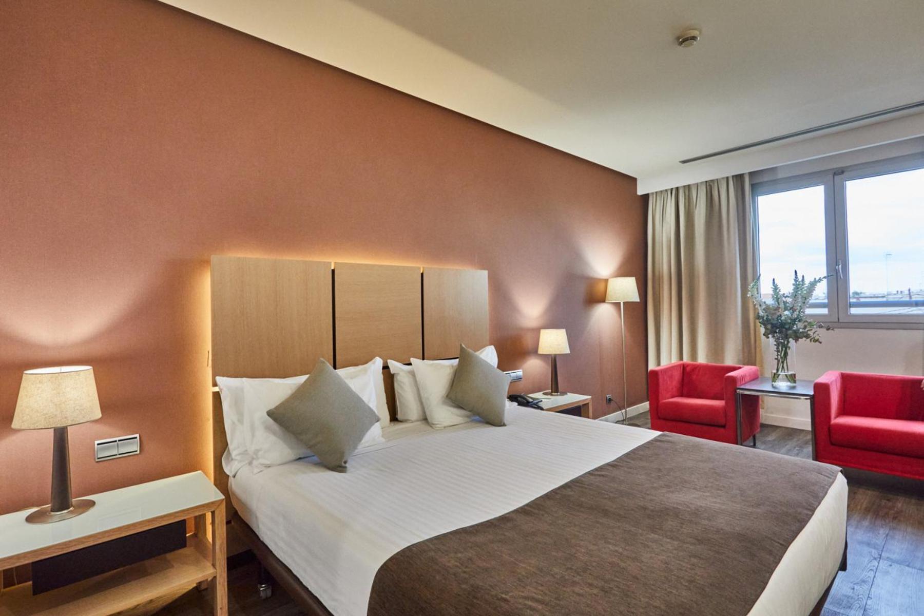 Hotel Silken Puerta Valenza Esterno foto