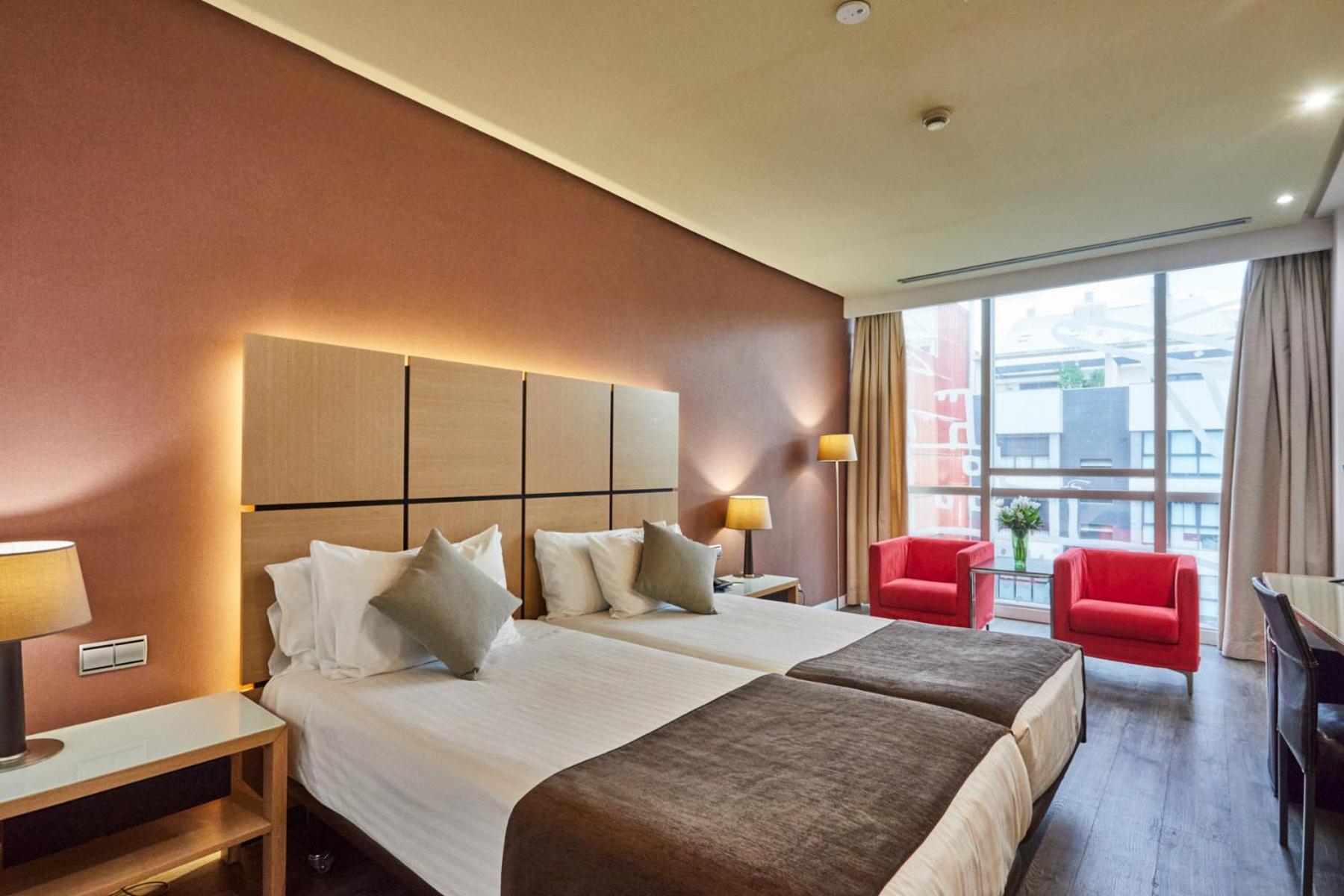 Hotel Silken Puerta Valenza Esterno foto
