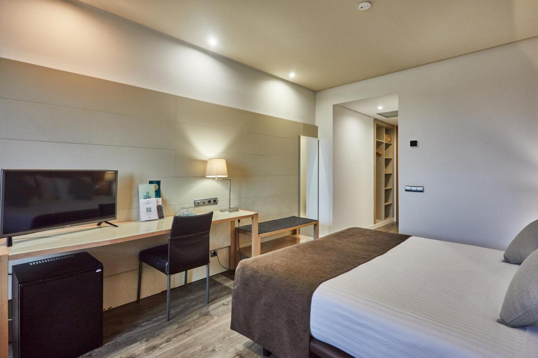 Hotel Silken Puerta Valenza Esterno foto